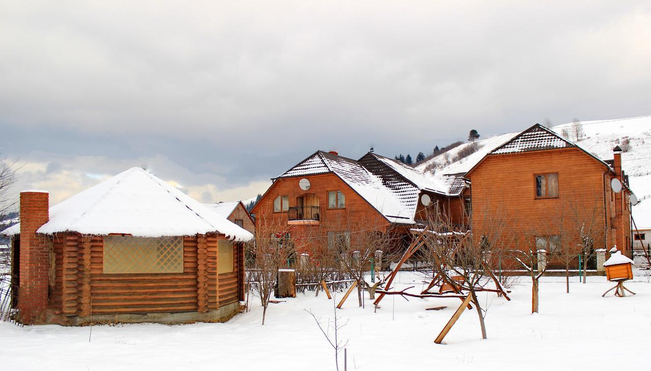 Hôtel Pid Goroyu à Chorna Tysa Extérieur photo
